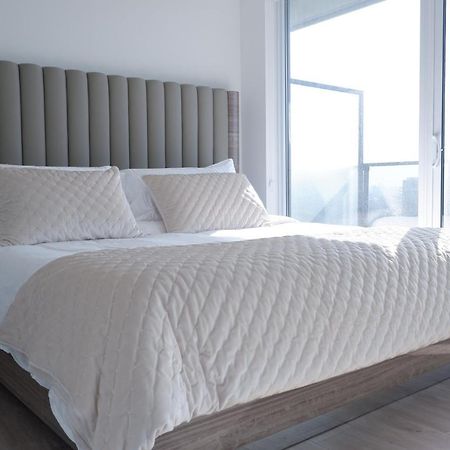 Modern Luxury Waterfront Condo Mississauga Zewnętrze zdjęcie