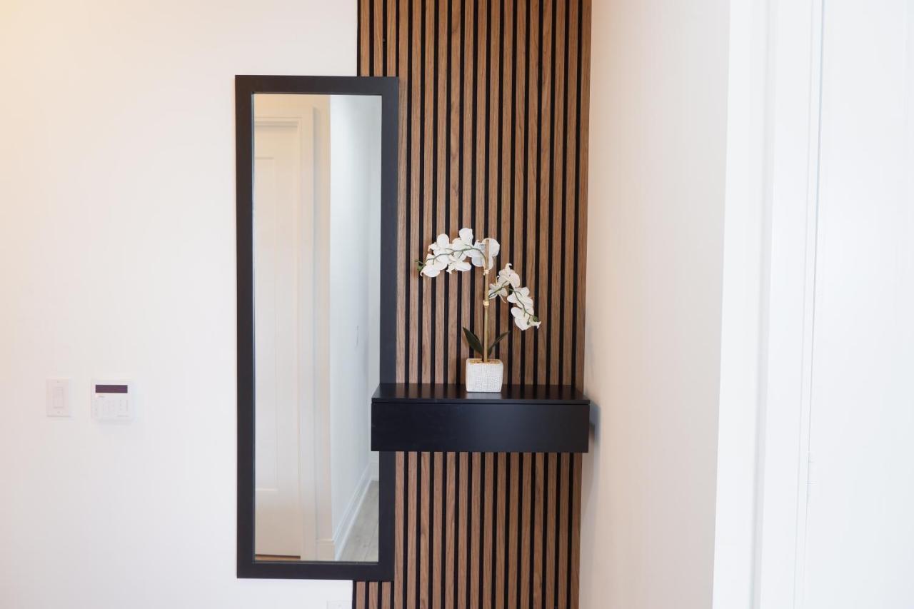 Modern Luxury Waterfront Condo Mississauga Zewnętrze zdjęcie