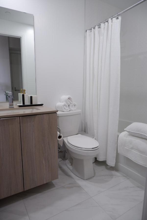 Modern Luxury Waterfront Condo Mississauga Zewnętrze zdjęcie